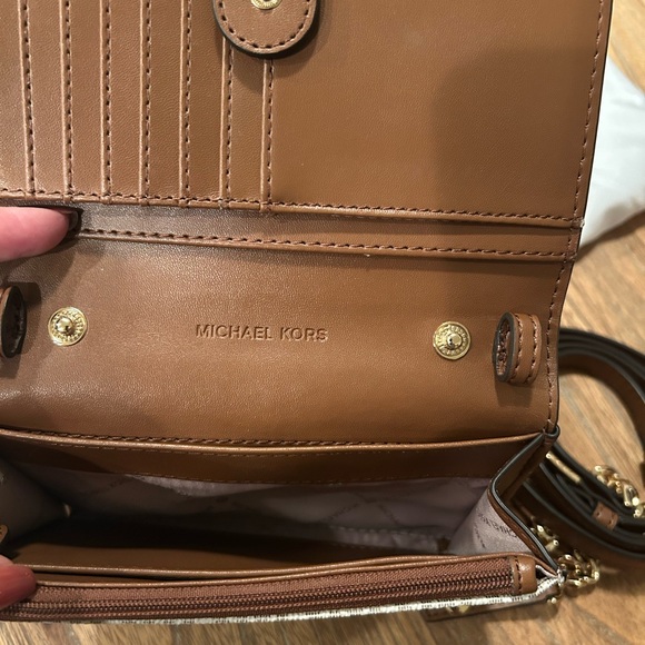 Michael Kors Monogram Cream Crossbody Bag w/phone slot - Jet Set Travel - Picture 5 of 11